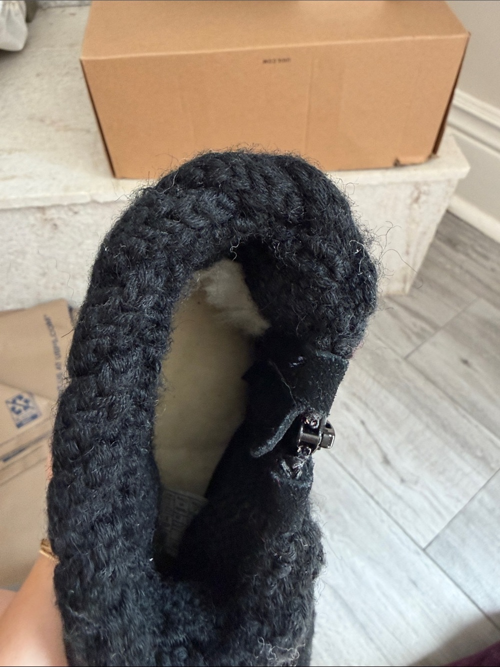 UGG Women's Classic Mini Chunky Knit boots new size 7 - Picture 3 of 5